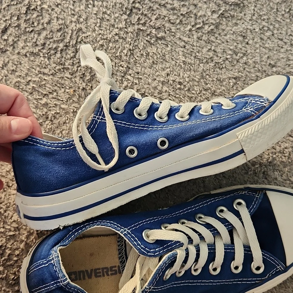 Blue low-top converse - Picture 12 of 13